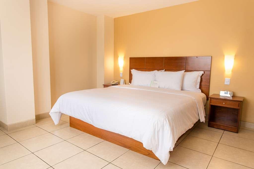 Wyndham Costa Del Sol Pucallpa Pokój zdjęcie A bedroom at the hotel