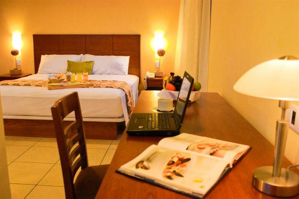 Wyndham Costa Del Sol Pucallpa Zewnętrze zdjęcie A room at the hotel
