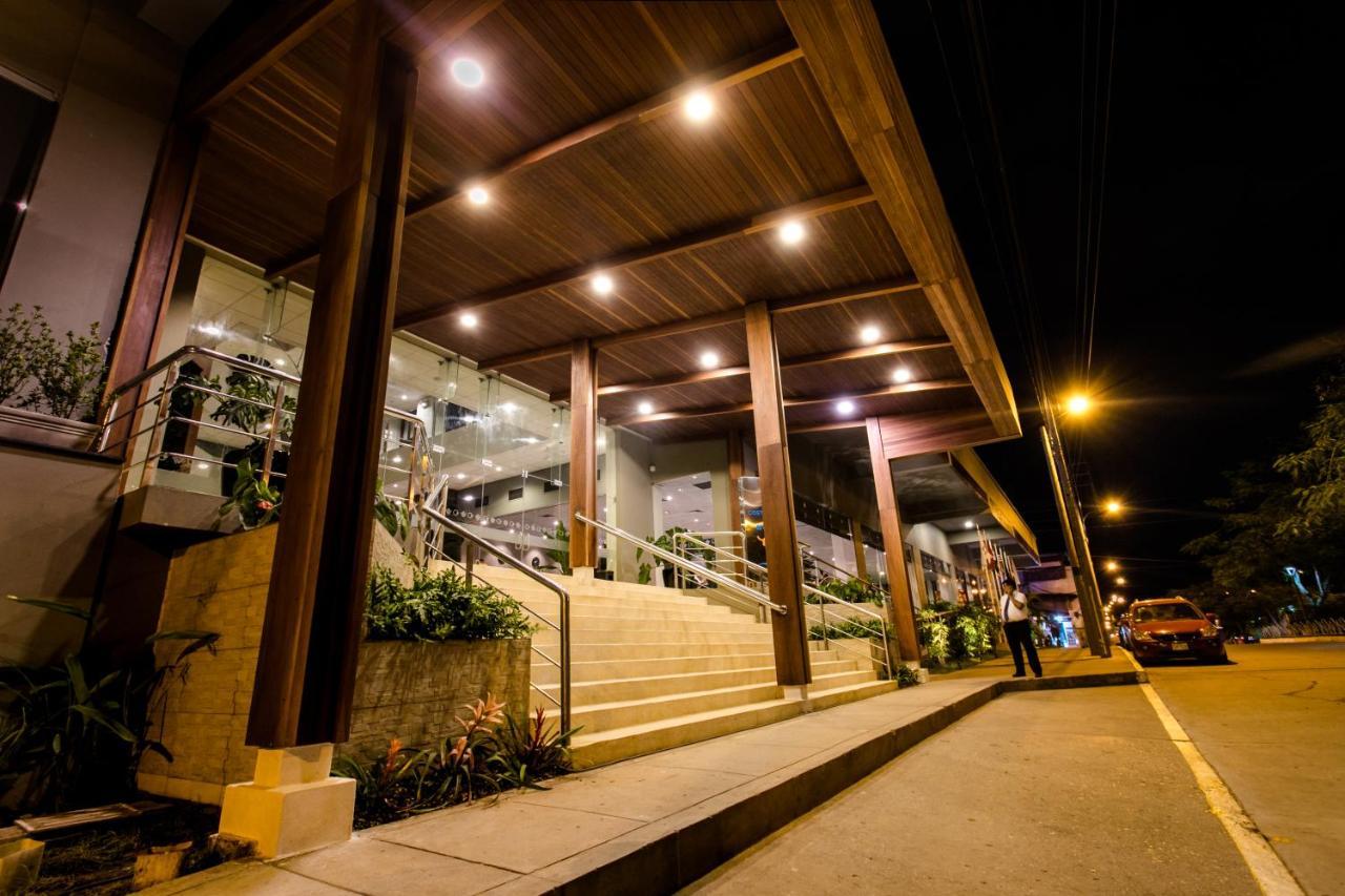 Wyndham Costa Del Sol Pucallpa Zewnętrze zdjęcie The main entrance of the hotel