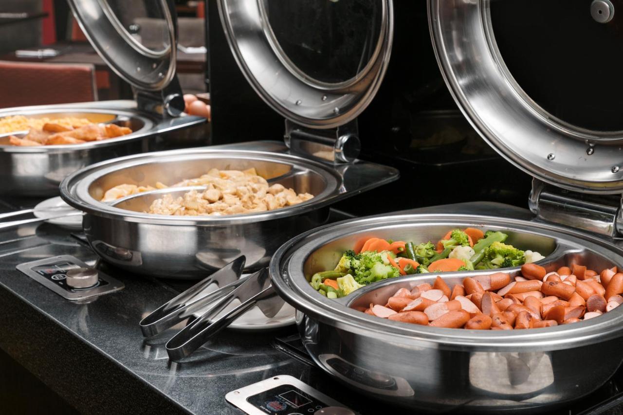 Wyndham Costa Del Sol Pucallpa Zewnętrze zdjęcie A chafing dish